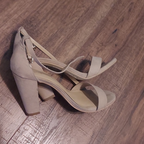 Apricot heels - Picture 4 of 4